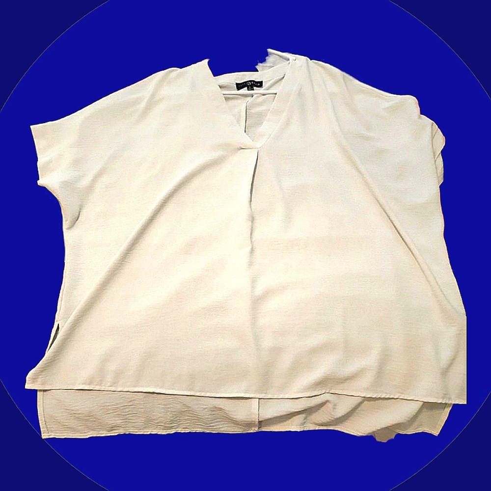 White short sleeve blouse
